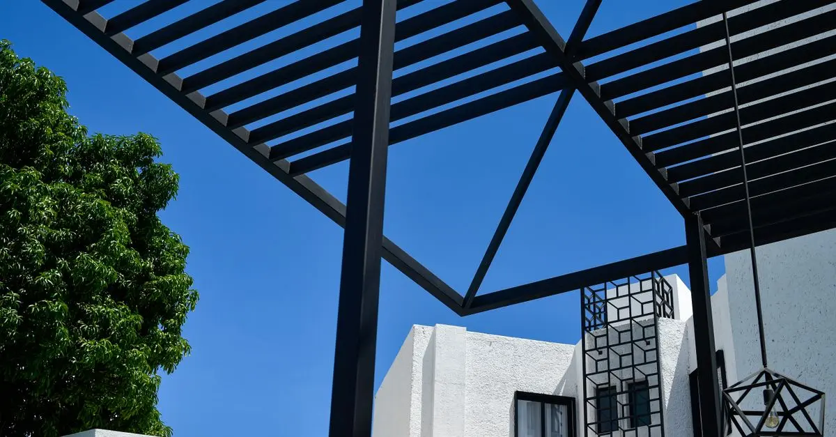Interior de un departamento moderno en México listo para mudanza