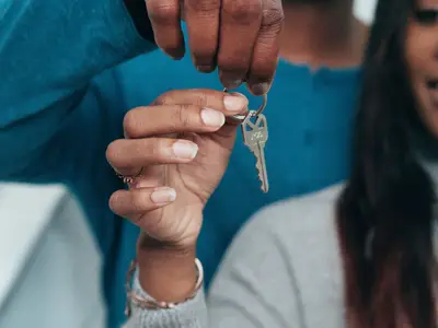 Guía práctica para comprar tu primera casa - Inmobiliaria32
