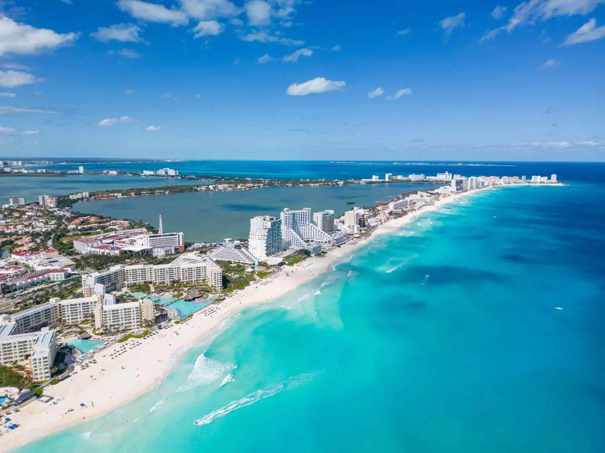 Mejores Colonias y Zonas para Vivir en Cancún (2026) - Inmobiliaria32